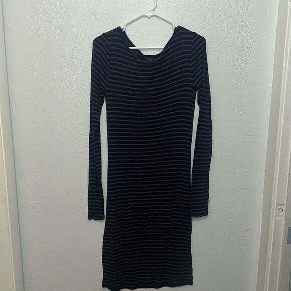 BCBGMaxAzria Dresses & Skirts - BCBG Maxazria Midi Dress size Large